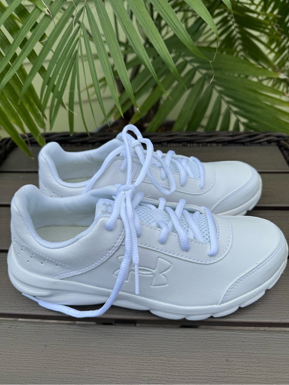 Under Armour Youth White Lace-Up Sneakers NWOT Size 6Y